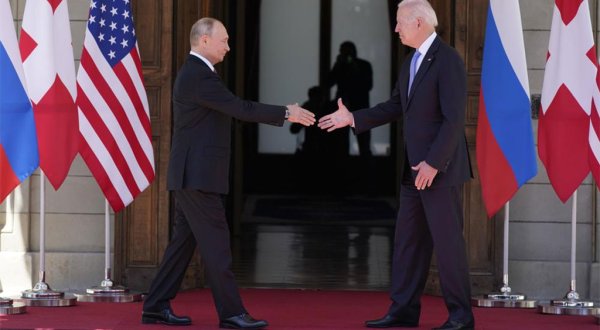 Acuerdan Biden y Putin atender tratado de limitación de armas nucleares