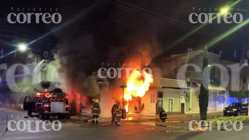 Intentan invadir local de Moroleón, pero al no lograrlo le prenden fuego