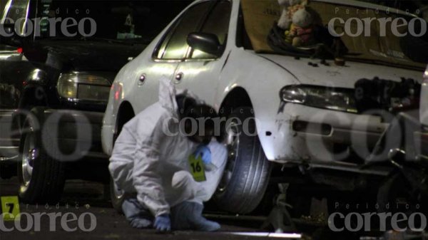 Ejecutan a dos en vulcanizadora de Celaya; policías y civiles se enfrentan