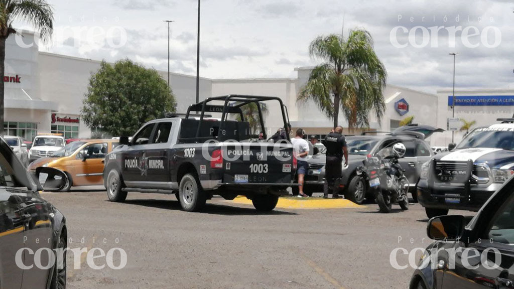 Detienen a dos en Galerías Las Torres de León con droga y cartuchos