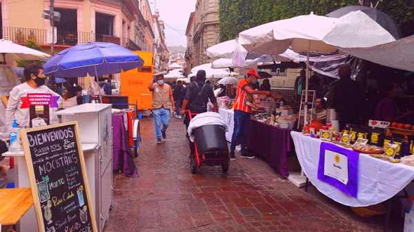 Más de 50 mujeres emprendedoras inaugurar Bazar Violeta en Guanajuato