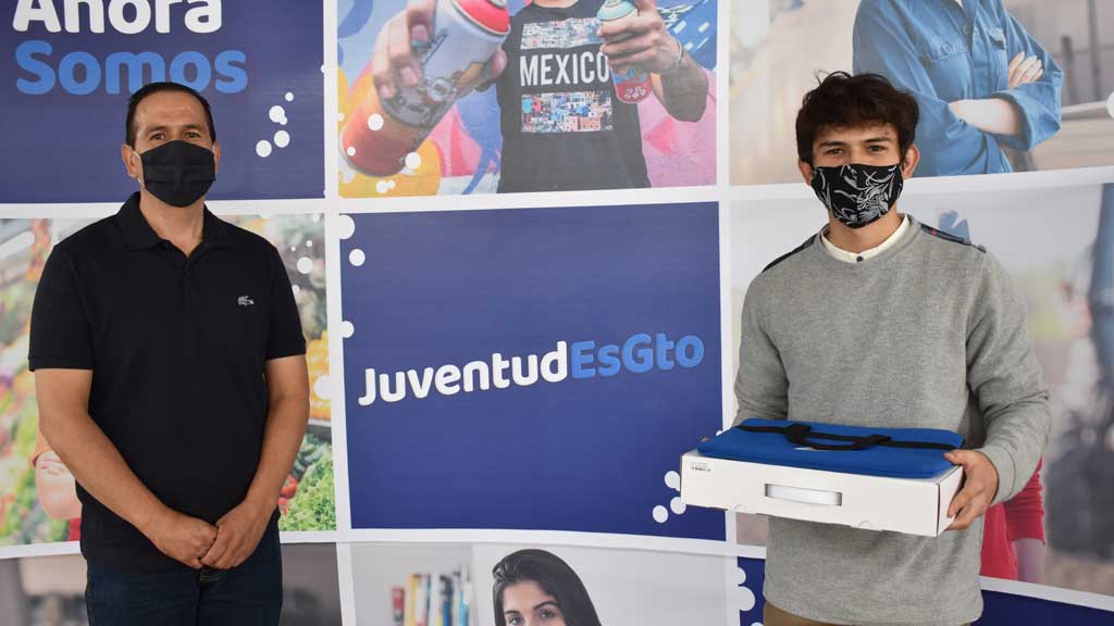 Buscan continuar con sus estudios gracias a los apoyos de JuventudEsGto