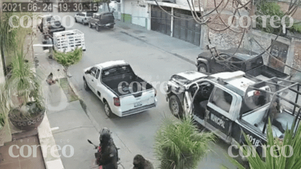 Policía de León poncha llanta de motocicleta de un hombre que no pudo detener