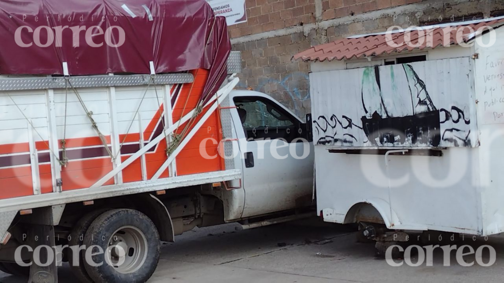 Hombres armados roba camioneta y la abandona en Irapuato; conductor resultó herido