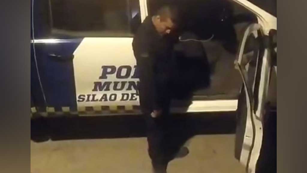 Video: Captan a policía de Silao presuntamente ebrio durante su servicio