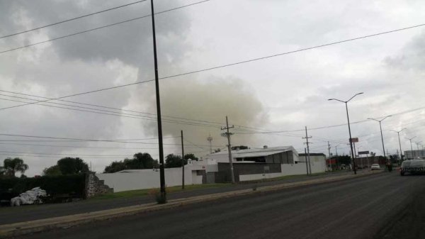 Otra vez alarma en refinería de Pemex: nube amarilla cubre el cielo de Salamanca