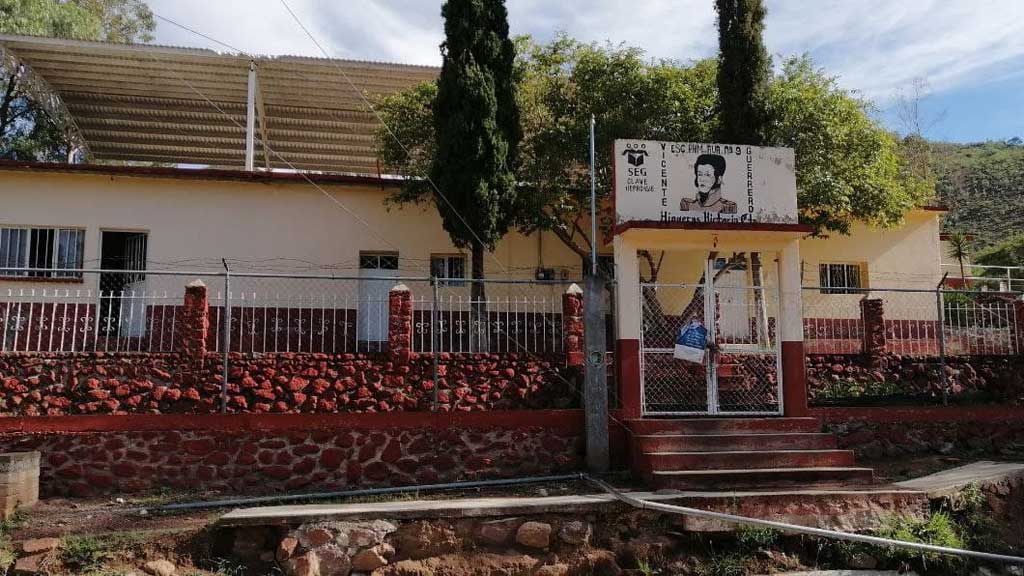 ‘Blindan’ padres de familia escuelas en el Noreste de Guanajuato ante robos