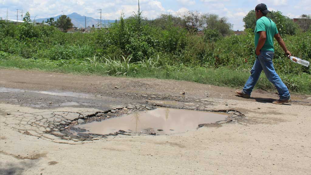 Piden silaoenses rehabilitar acceso al fraccionamiento Los Fresnos