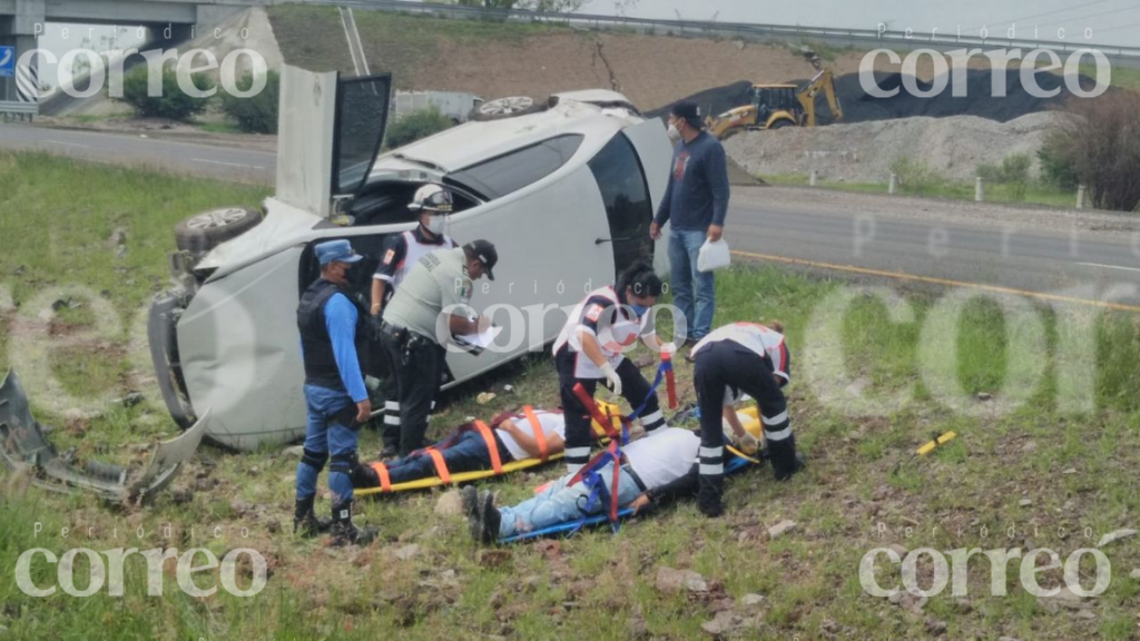 Iban a exceso de velocidad y vuelcan sobre la Salamanca – León