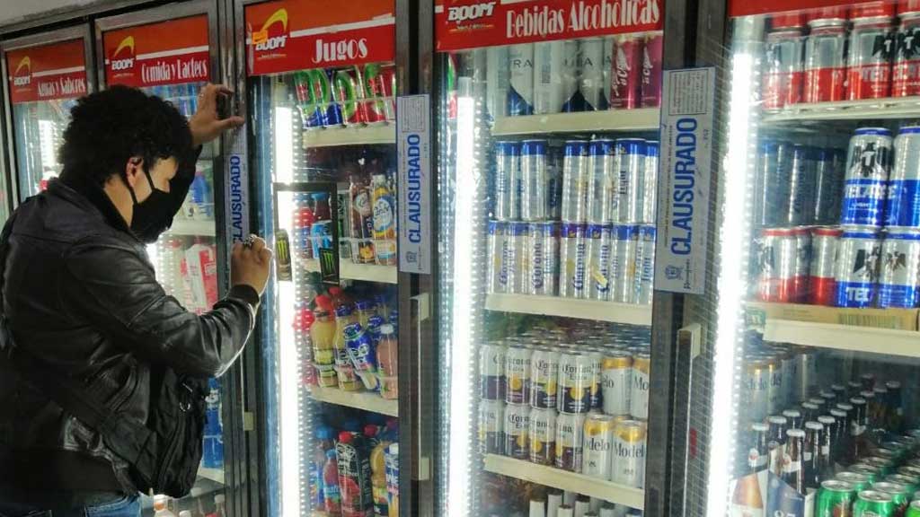 Clausuran refrigeradores en tienda de autoservicio en Guanajuato