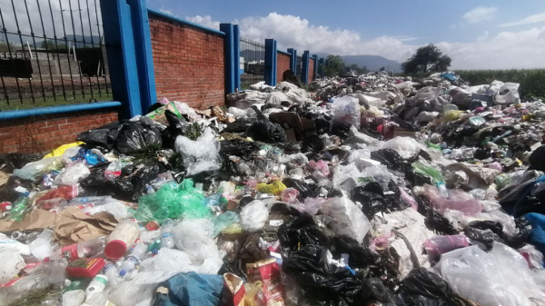 Recolectores ahora tiran desechos a un costado del Panteón Municipal de Pénjamo