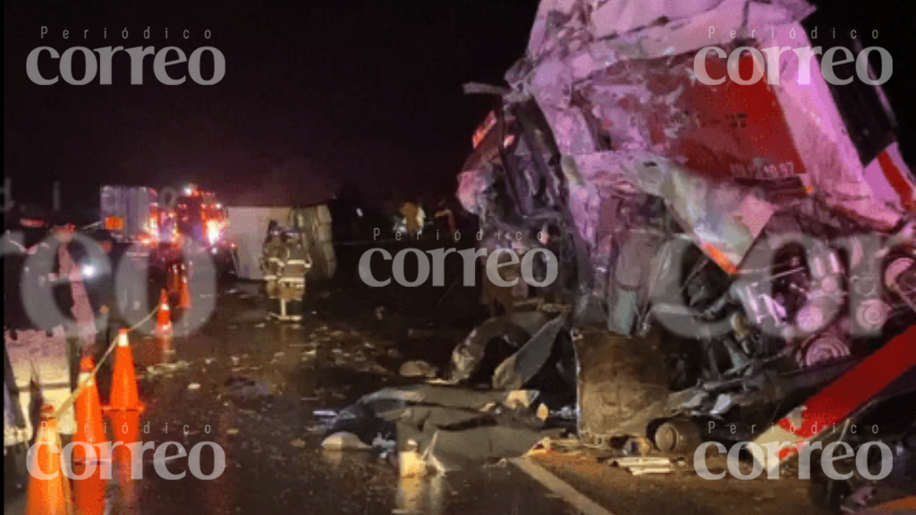 Camión con turistas guanajuatenses sufre aparatoso accidente en Tequila, Jalisco