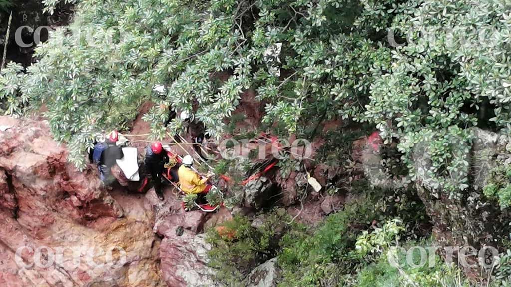 Rescatan cuerpo del leonés muerto en cascada de Santa Rosa tras 24 horas de labores