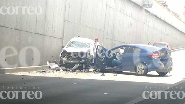 Aparatoso accidente en Celaya deja a una persona lesionada