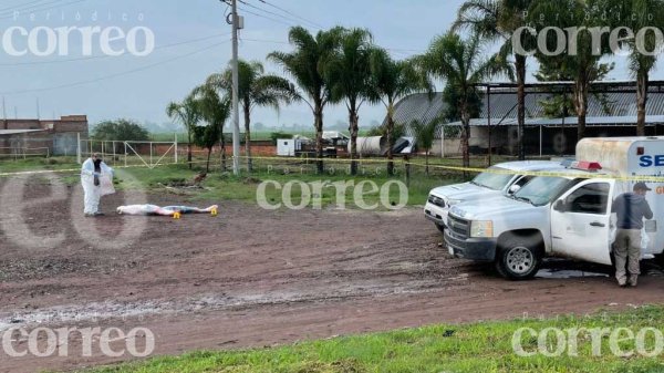 Abandonan dos cadáveres envueltos en plástico en la carretera Abasolo-Irapuato