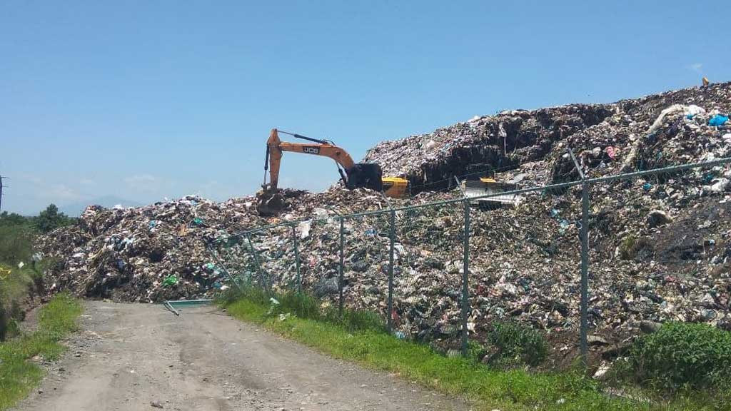 Montaña de basura bloquea camino a cinco comunidades de Salamanca