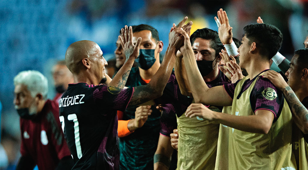 México vence a El Salvador y lidera su grupo en Copa Oro