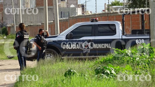 Abandonan dos cuerpos maniatados en un camino de terracería de León