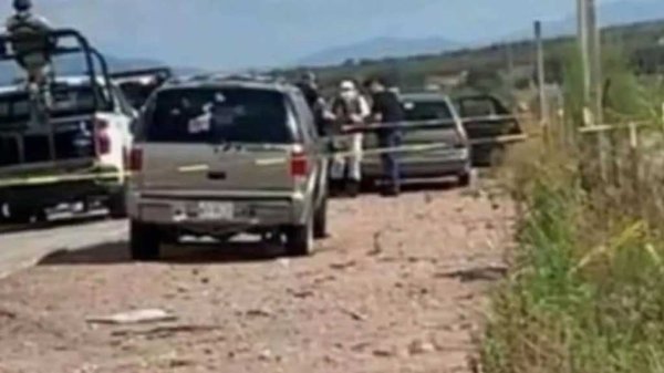 Hombre encuentra a sus hijos muertos dentro de un auto luego de buscarlos por tres días