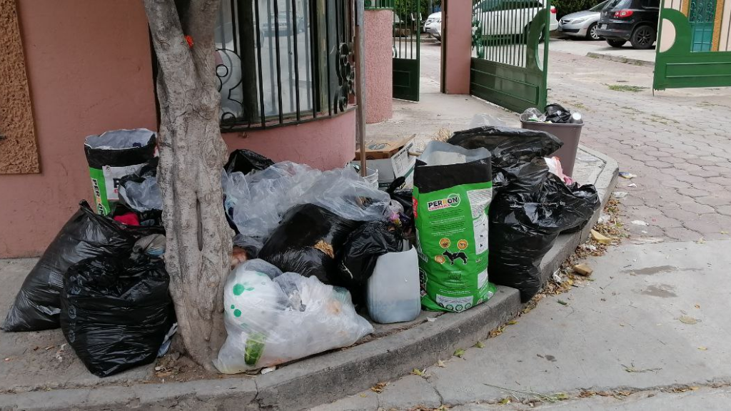 San José Iturbide queda inundado de basura por descompostura de unidades recolectoras