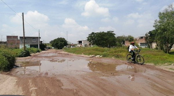 Vecinos de Ampliación San José piden pavimentación de calle Sol de Salamanca