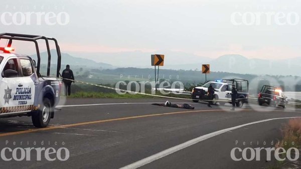 Abandona el cadáver de un hombre en la Yuriria-Salvatierra