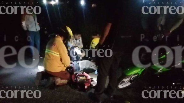 Derrapa su moto en carretera de Guanajuato y queda lesionado