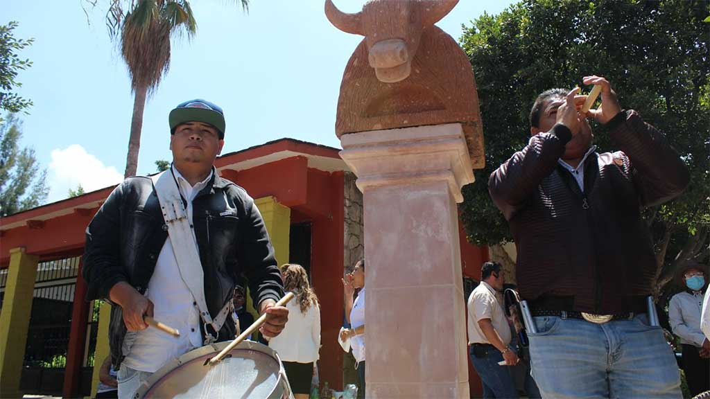 Inauguran nueva escultura en honor a la Danza del Torito de Silao