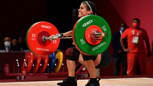 Ana Ferrer consigue entrar en el top 10 de halterofilia en Tokio 2020