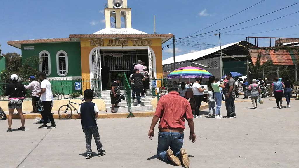 Buscando un milagro en Celaya, miles de creyentes visitan a San Judas Tadeo