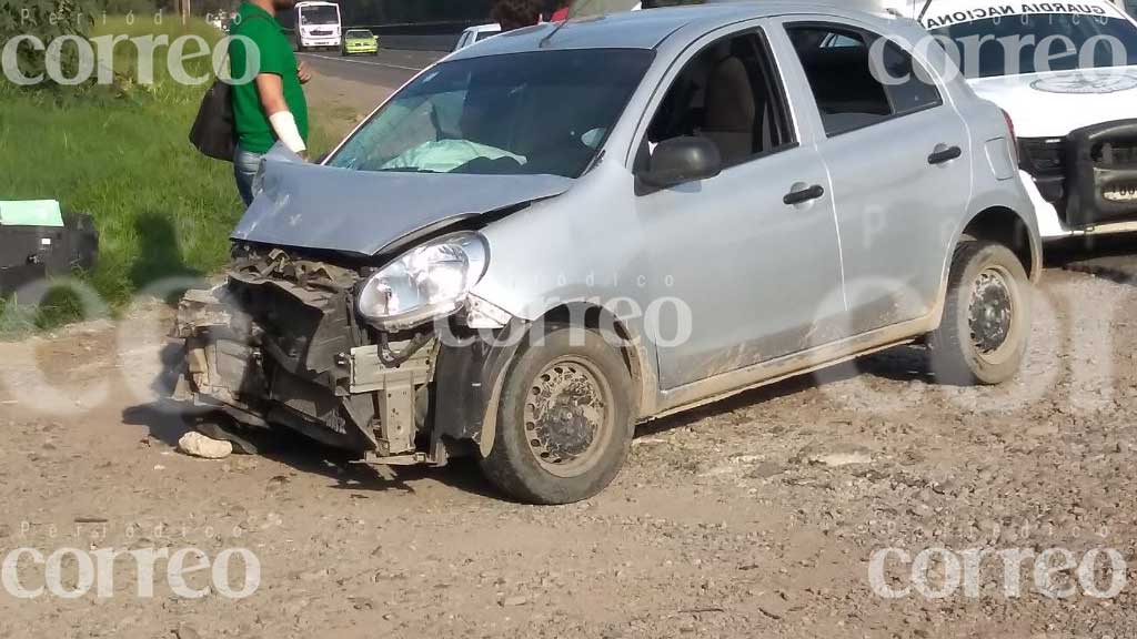 Choque deja tres lesionados y daños materiales en la Salamanca- Celaya