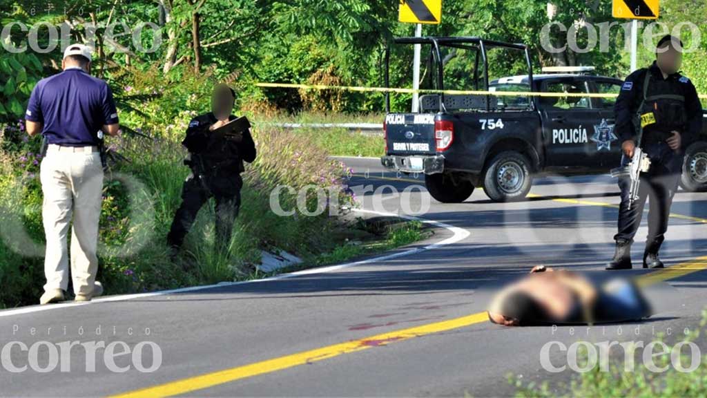 Arrojan cadáver maniatado en la carretera de Valle de Santiago-Yuriria