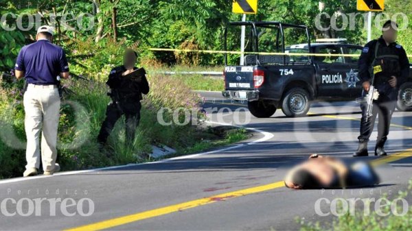 Arrojan cadáver maniatado en la carretera de Valle de Santiago-Yuriria