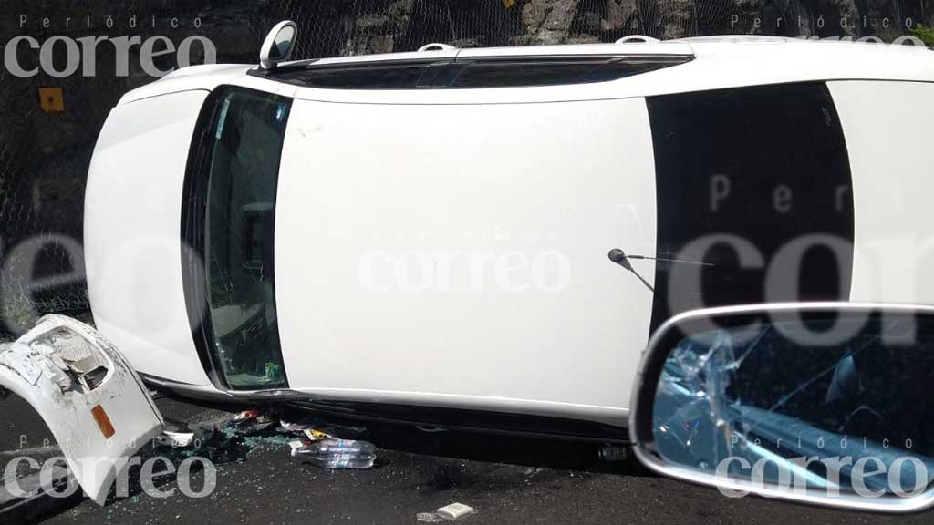 Volcadura en carretera de Guanajuato capital provoca caos vial