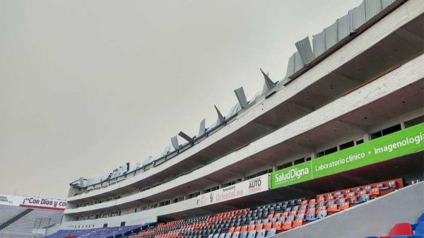 Tormenta hace añicos inversión en techo y luminarias del estadio de Irapuato