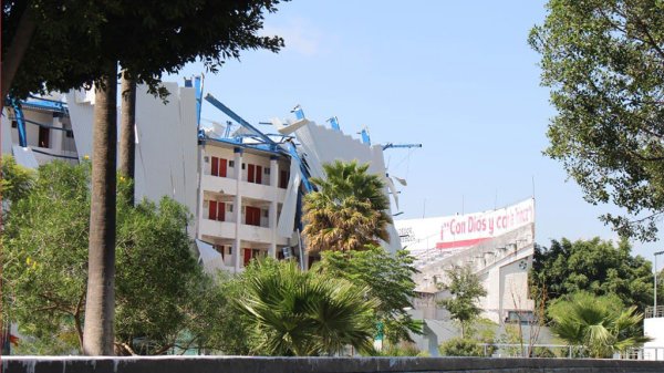 Anuncian peritaje en techumbre del estadio de Irapuato dañada por tormenta