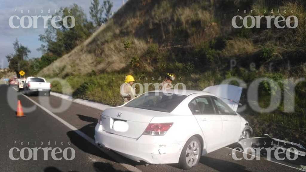 Resulta lesionado por aparatosa volcadura en carretera Guanajuato-Silao