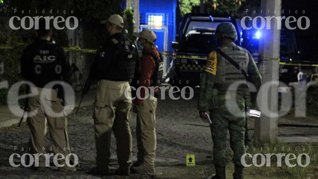 Abandonan 3 cadáveres en cajuela de auto en Irapuato; uno era expolicía de Pénjamo