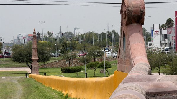 Servidores públicos que pintaron el Puente Tresguerras podrían ser sancionados