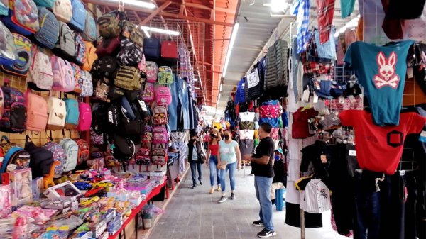 No se rinden: comerciantes regresan a sus puestos en el Mercado Morelos de Celaya