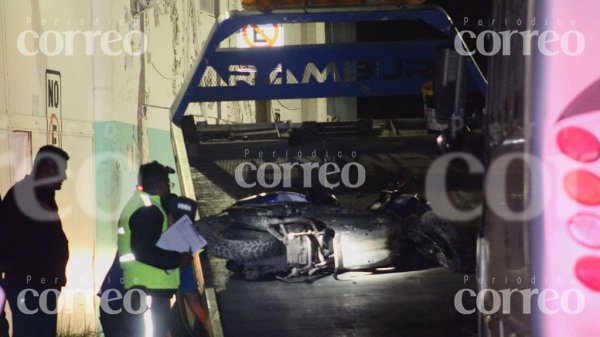 Transporte público de Celaya arrolla y arrastra a motociclista en Las Américas