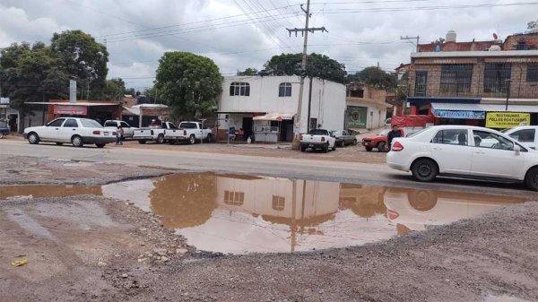 Entre agua y lodo: piden atención a encharcamientos de Yerbabuena en Guanajuato