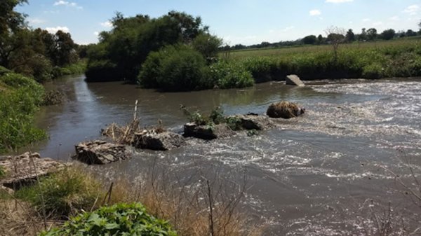 Evita PC inundación en Manuel Doblado tras avería en río Isabelota