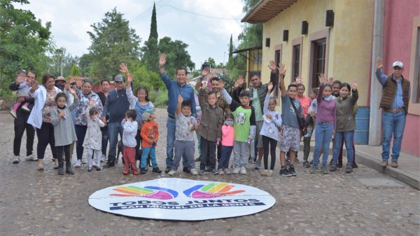 Entrega Gonzalo González pavimentaciones y espacios públicos en San Miguel de Allende