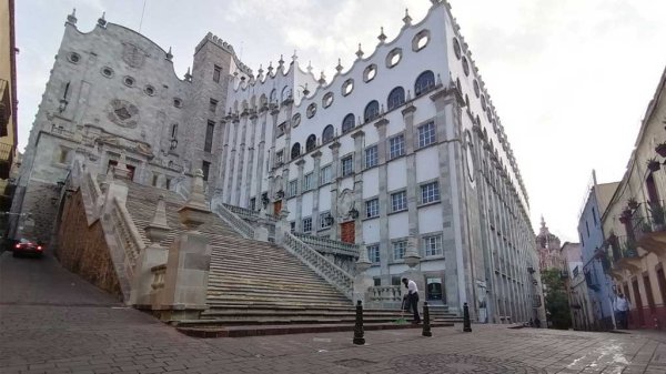 En medio de la confusión estudiantil, UG inicia clases en formato híbrido