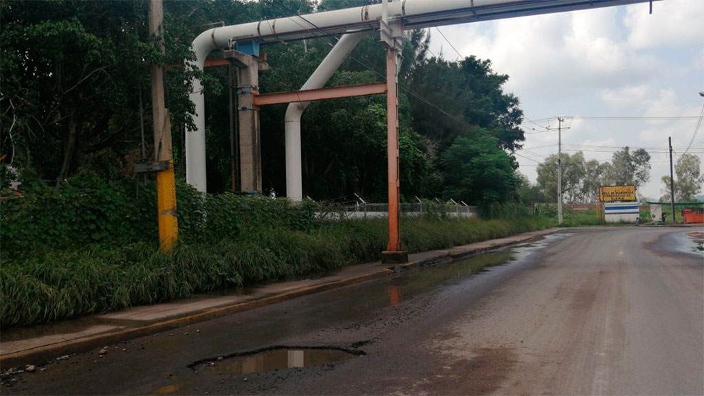 A medio año de rehabilitación calle aledaña a RIAMA ya presenta baches