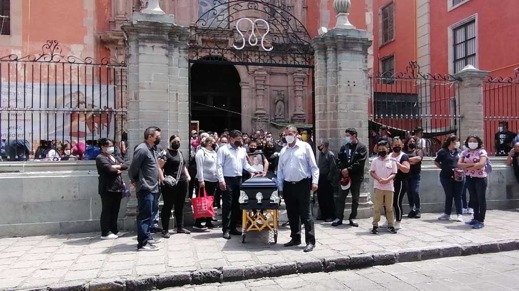 Con caravana despiden a ‘El Pecas’, taxista asesinado en un túnel de Guanajuato