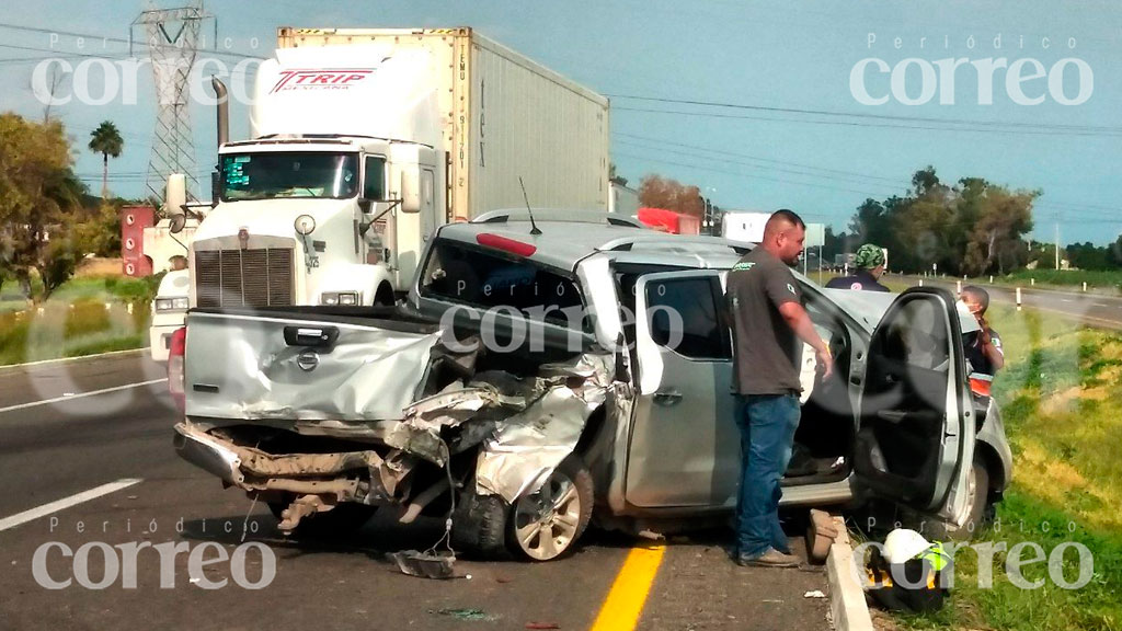 Choque provoca carambola sobre la Celaya-Salamanca y deja 5 heridos