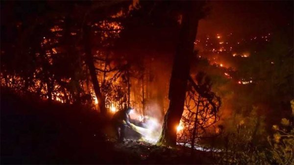 Infernales incendios e inundaciones azotan Turquía