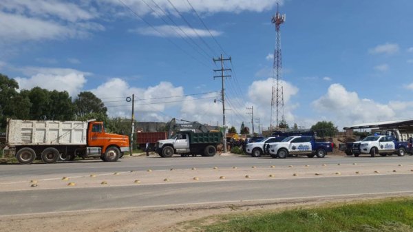 Transportistas frenan obras en Doctor Mora; Gobierno podría demandarlos